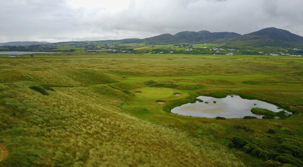 Ballyliffin- Glashedy Links: hole 7 by drone
