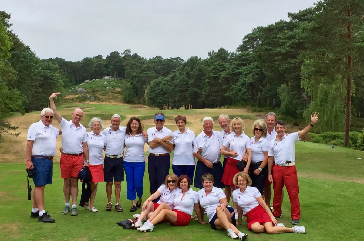 Group photo at Golf de Fontainebleau