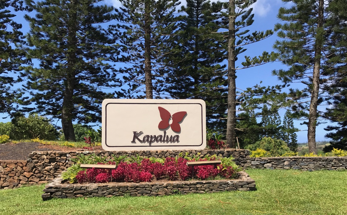 Kapalua- Sign at the front gate