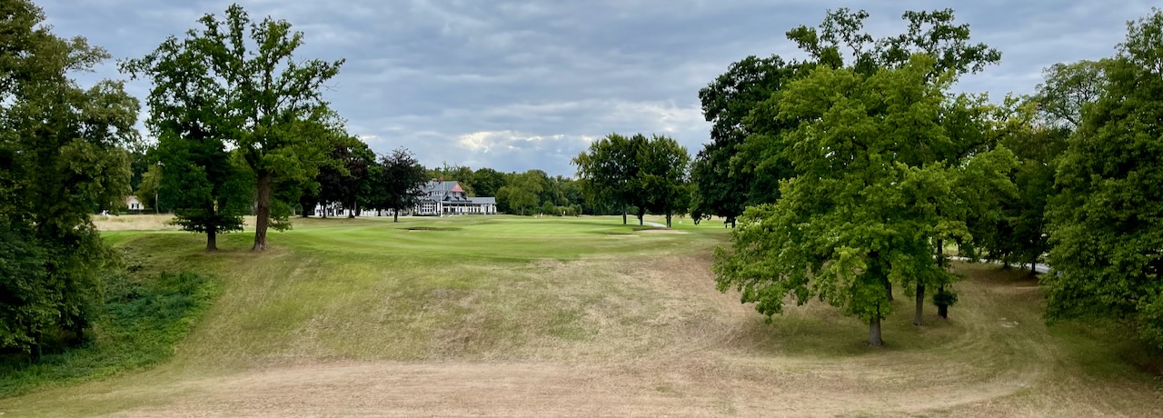 Golf de Chantilly- hole 16 approach