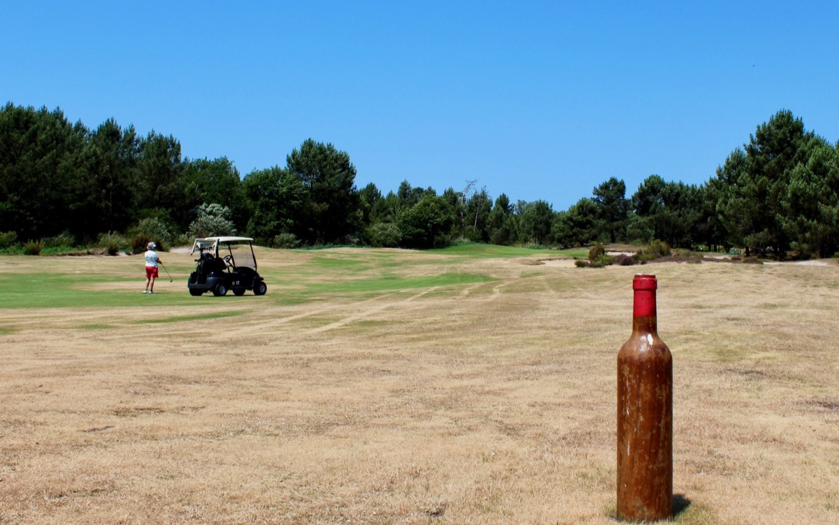 Golf du Medoc- Vignes course. The distance markers look familiar!