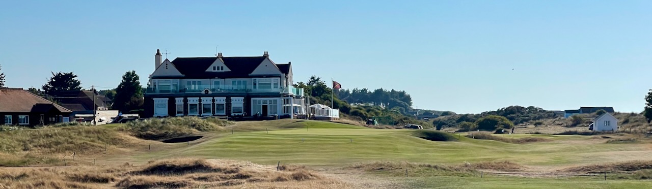 Hunstanton GC- 18th green & clubhouse