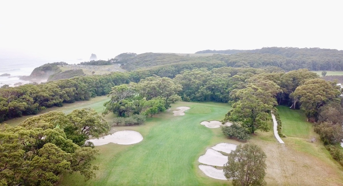 Narooma GC- hole 8 approach