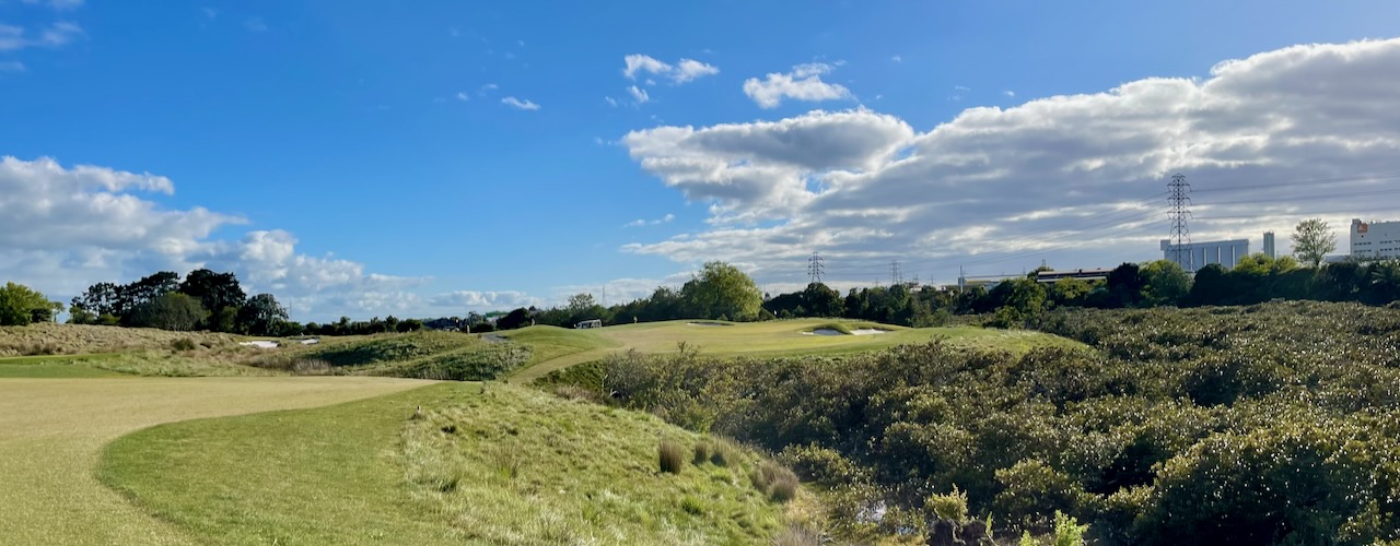 Royal Auckland & Grange GC- Tamaki Course, hole 7 approach