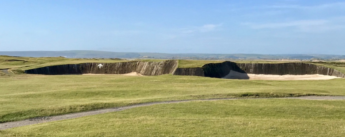 Royal North Devon GC- bunkers off tee hole 4