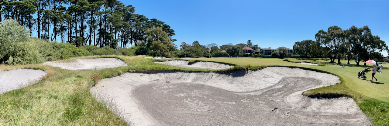 Sandy Golf Links- hole 13 bunkers