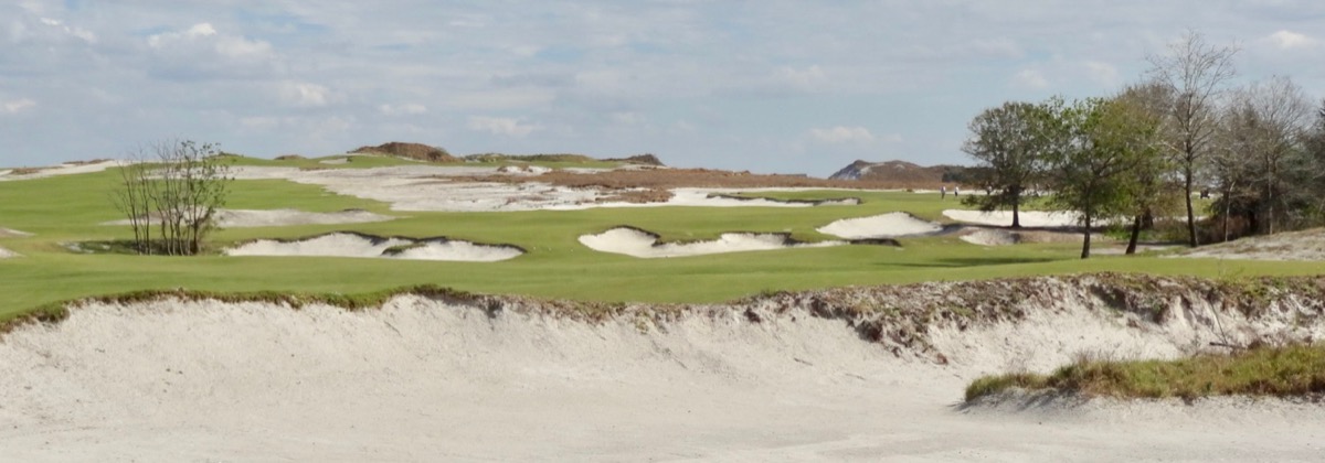 Streamsong Blue- hole 17 bunkers                               