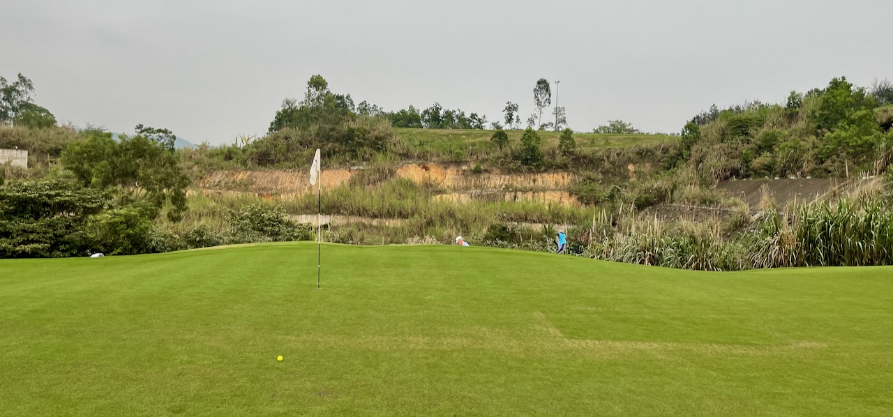 FLC Golf Club Ha Long Bay- hole 5 birdie putt